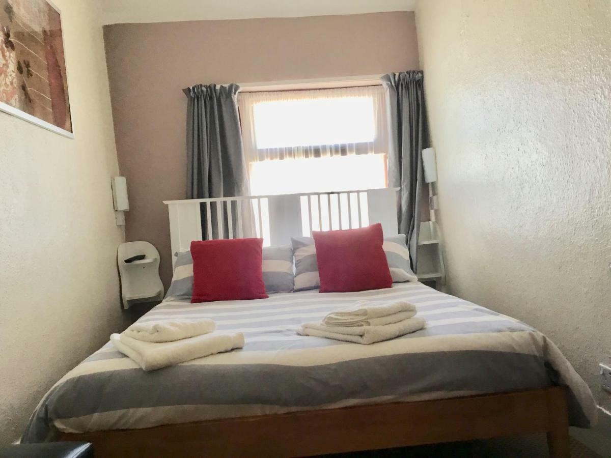 Kirkstall Guest House — Photos 1